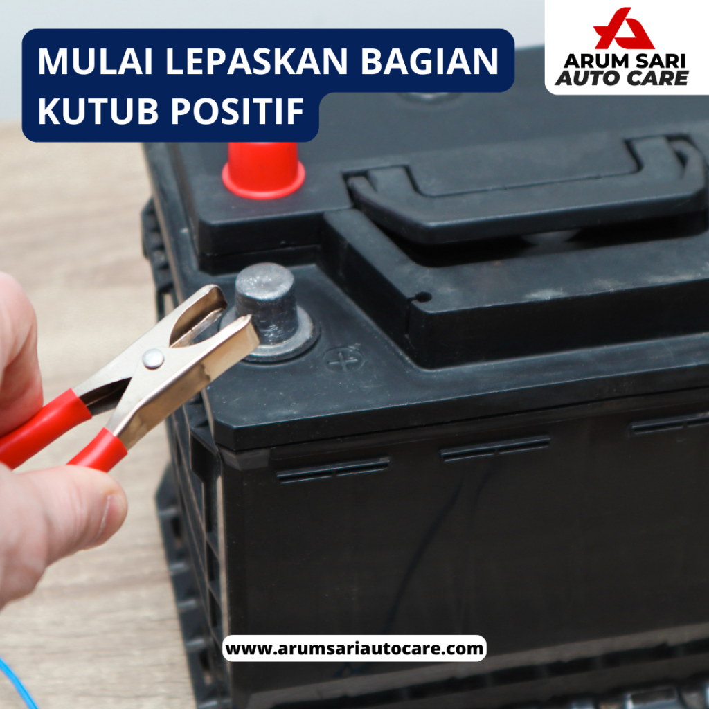  cara melepas aki 